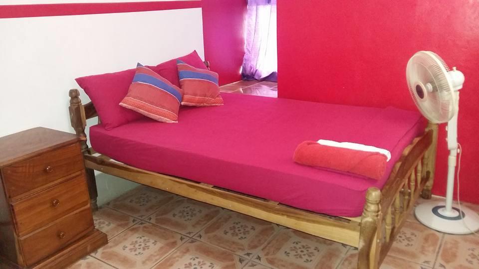 Hostal Mochilas Гранада Экстерьер фото