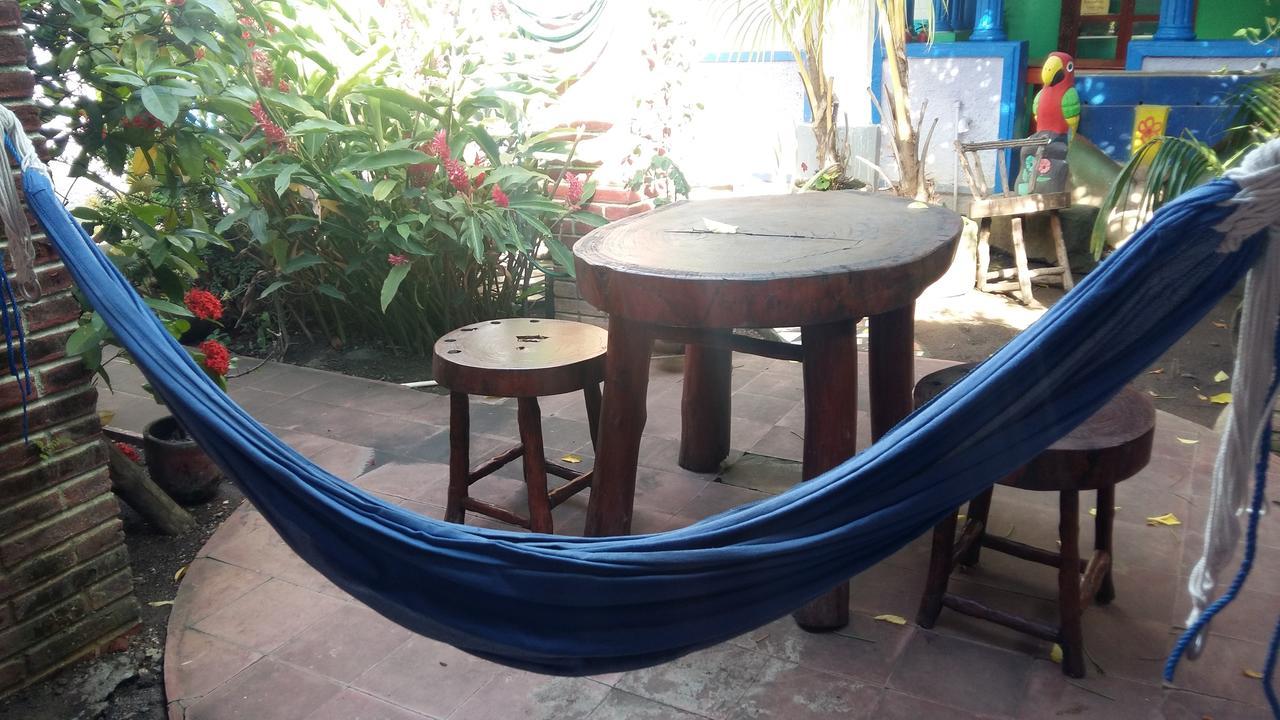 Hostal Mochilas Гранада Экстерьер фото